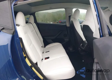 2023 Tesla Model Y Awd/Long Range Dual Motor All-Wheel Drive z USA, uszkodzony, nr VIN 7SAYGDEE6PF603981